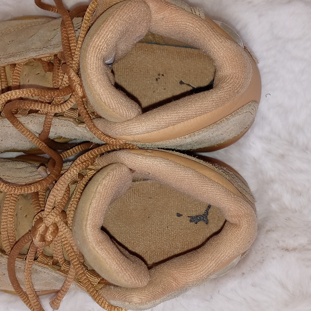 Size 13.5 little kids jordans - Picture 8 of 10
